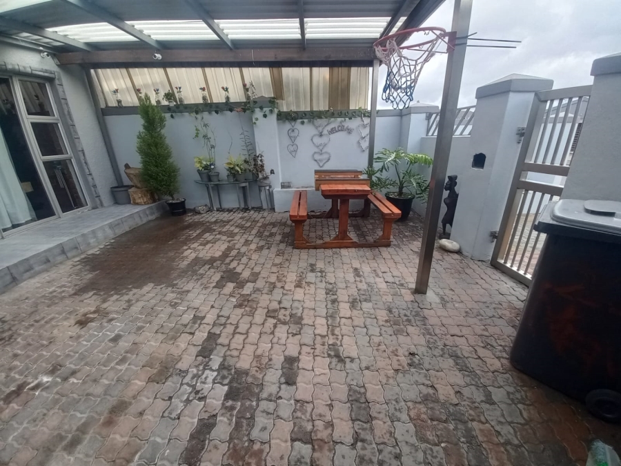3 Bedroom Property for Sale in Woodlands Western Cape